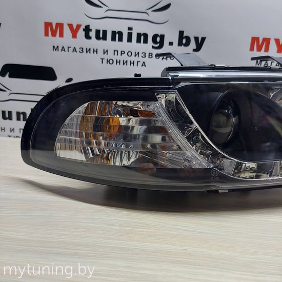 Передние фары Audi A4 B5 daylight black
