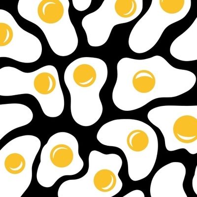 Яичница на чёрном фоне