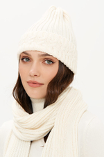 8425 Шапка женская (молочный)