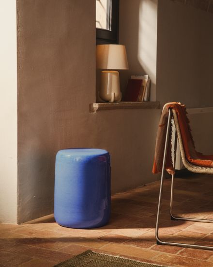 Уличный приставной столик Mesquida из керамики с синей глазурью, диаметр 35 см