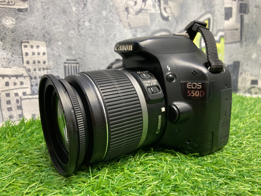 Canon 550D kit 18-55mm 3.5-5.6 IS 40.000 кадров