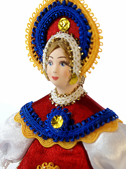 Кукла-подвеска Девушка в русском костюме