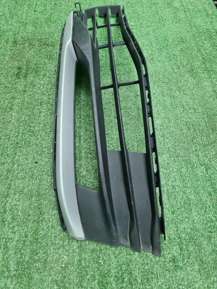 Накладка ПТФ правая BMW 5er G30 (2017-2020)