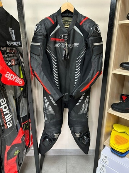 Мотокомбинезон цельный кожаный BERG Apex Black red 52