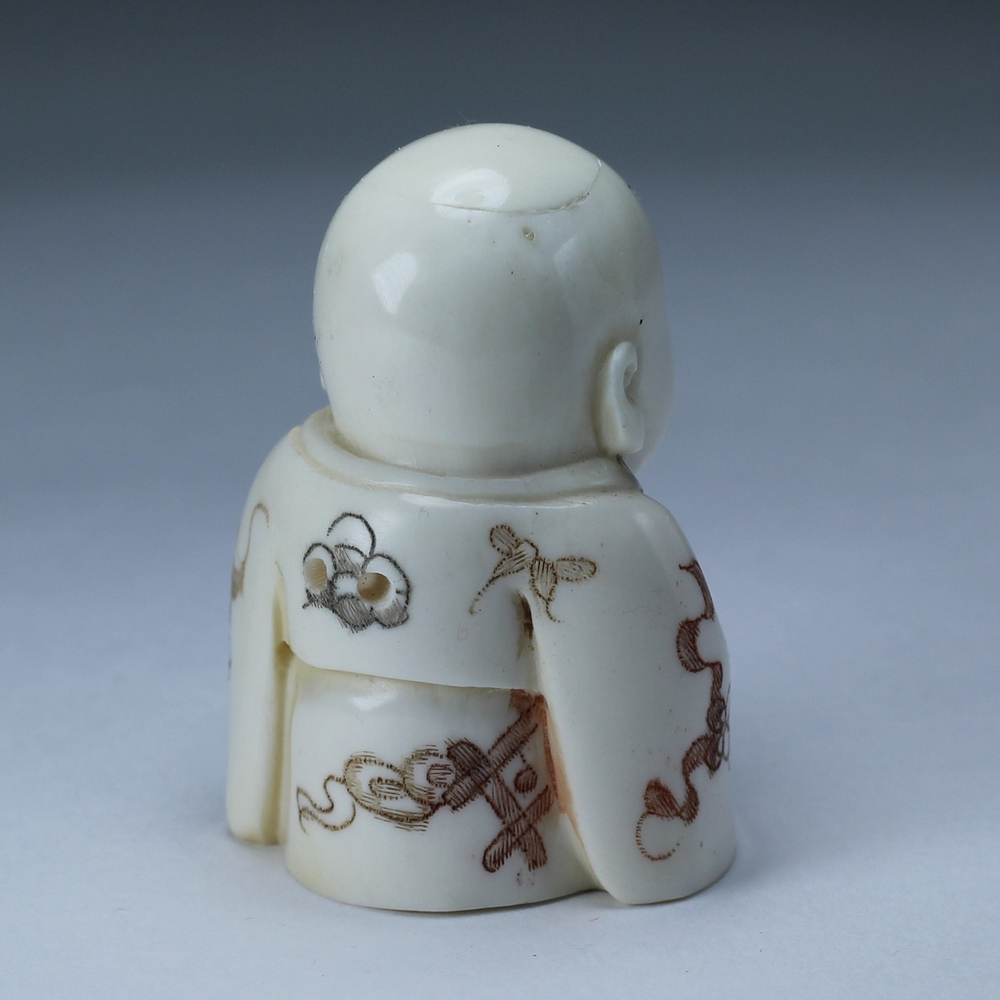 Нэцкэ Ребенок в кимоно