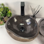 Раковина из речного камня RS-64885 37*33*15 0855