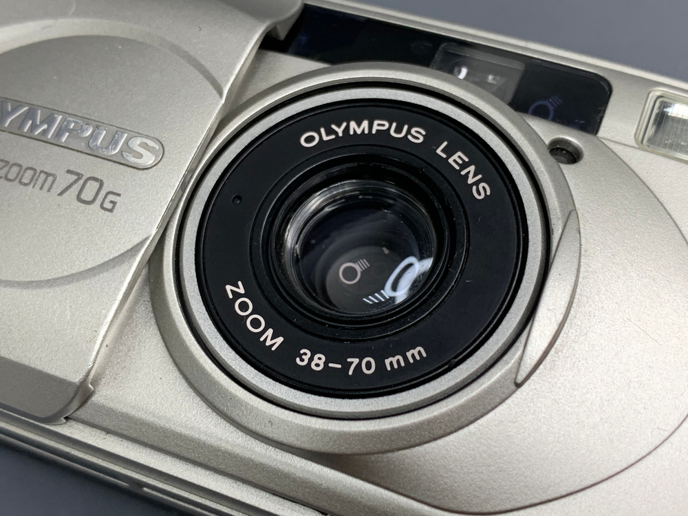Olympus SuperZoom 70G с царапиной на линзе