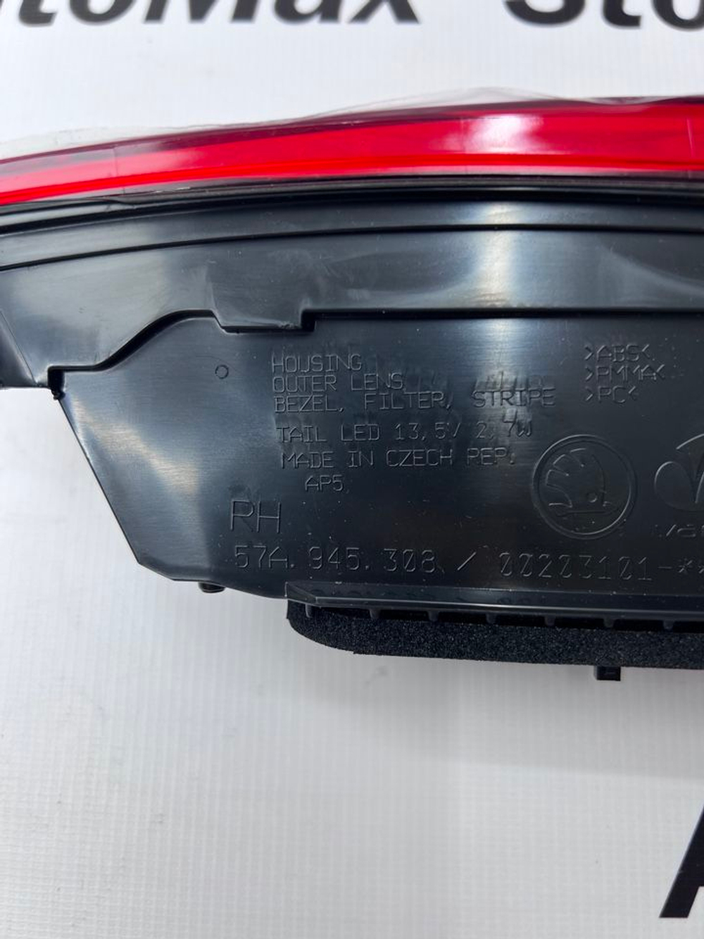 Задний фонарь Skoda Karoq правый. 57A945308. Оригинал.