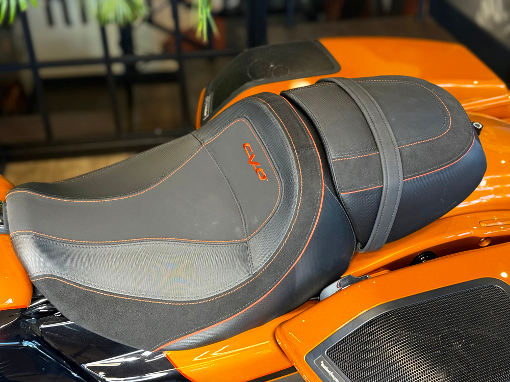 CVO Street Glide "Torched Orange CVO Tri-Tone" (2026)