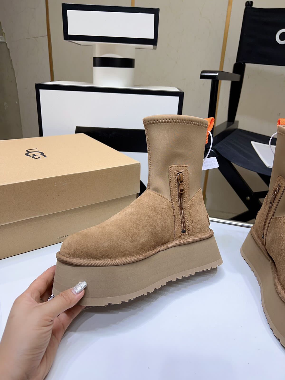 UGG