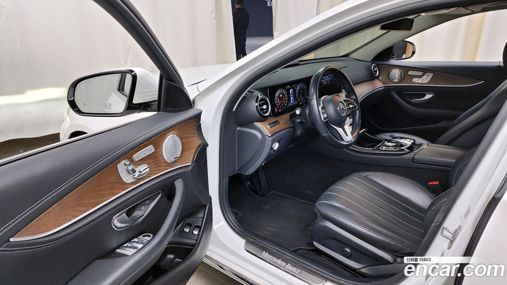 Mercedes-Benz E-Class W213 E300e Exclusive (12.2019)