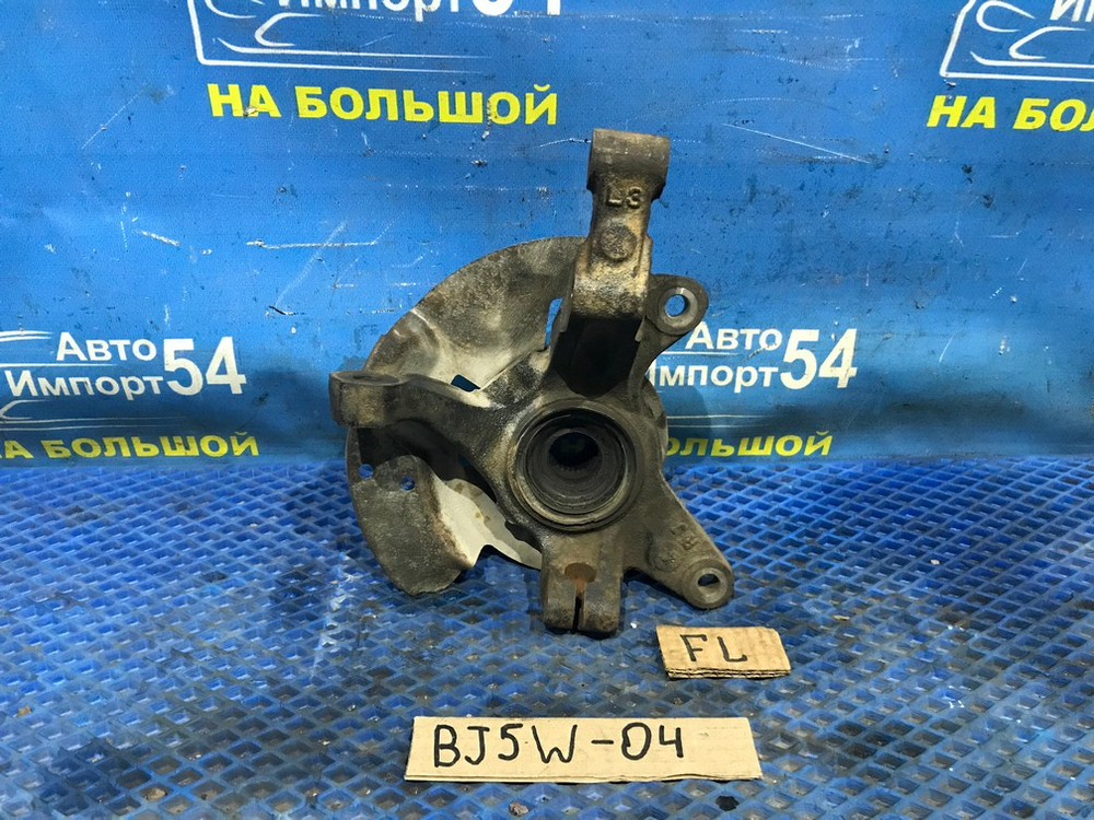 Ступица передняя левая MAZDA FAMILIA 1999