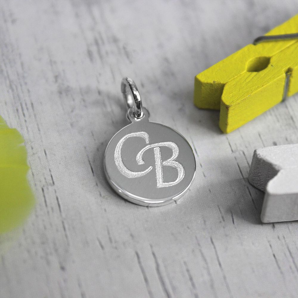 Серебряная мини подвеска с гравировкой инициалов на заказ
