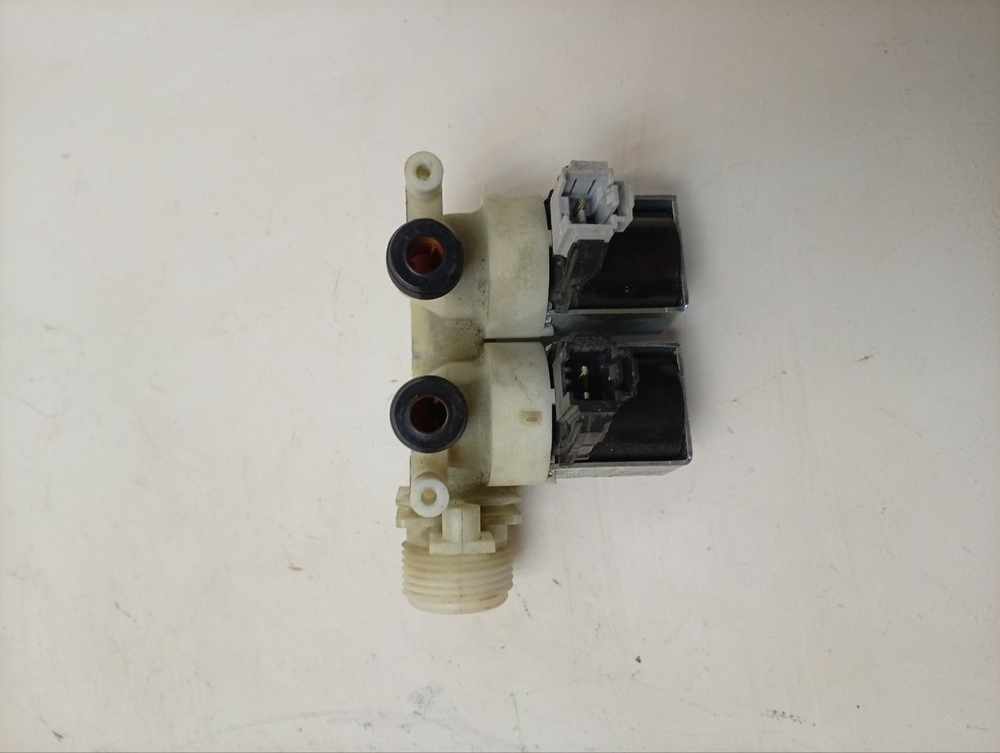 WMSD7105B кт17 Клапан подачи воды для стиральной машины Ariston, Indesit C00110333 б/у