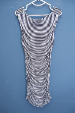 Платье H&M в полоску 42 размер