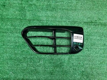 Решетка переднего бампера левая BMW X1 F48 (15-19)