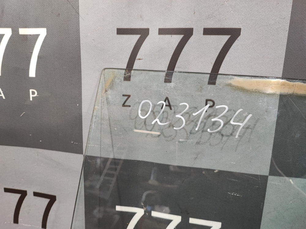 Стекло двери задней левой Suzuki Grand Vitara 1 98-05 Б/У Оригинал 8454665D00