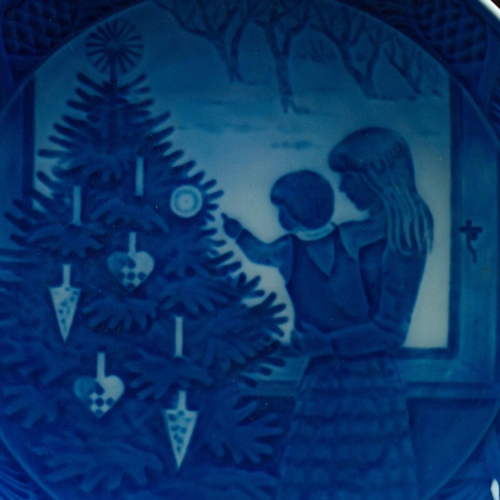 Коллекционная фарфоровая тарелка из рождественской серии