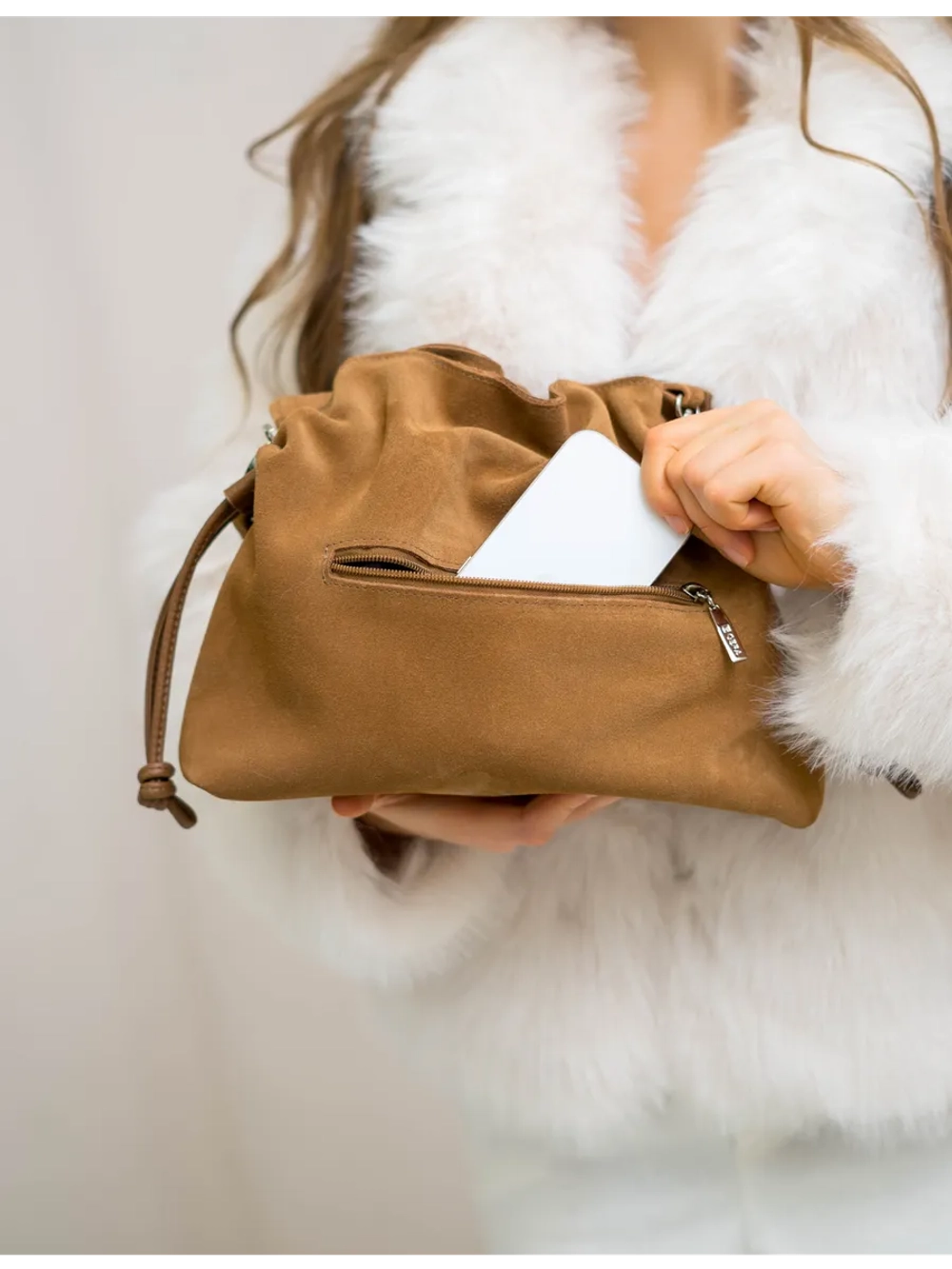 Сумка мешок через плечо средняя натуральная замша