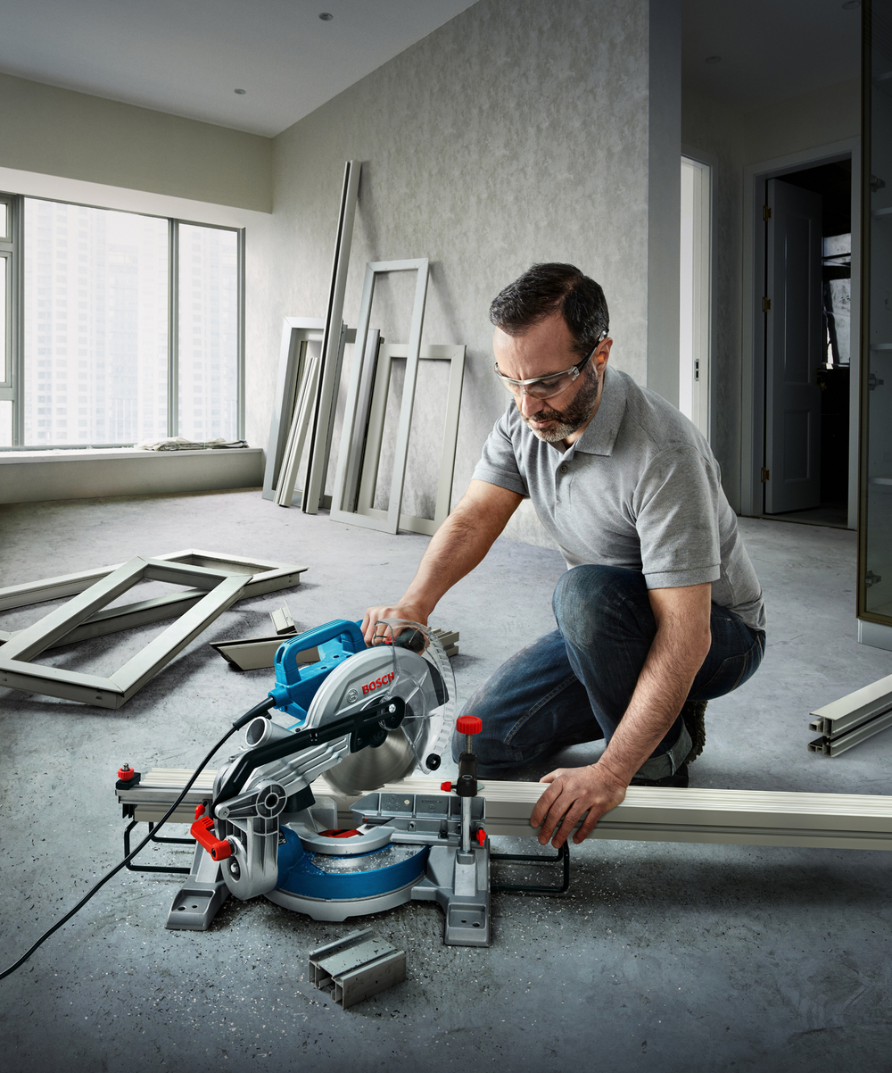 Торцовочная пила GCM 216 BOSCH 0601B33000