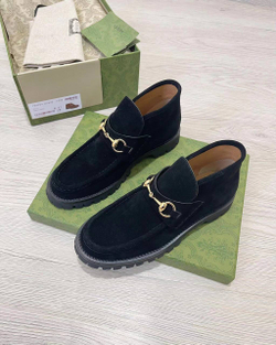 Женские ботинки Gucci черные с золотым элементом
