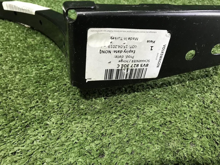 Петля крышки багажника левая Audi A3 3 8V (2012-2020) седан