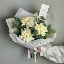 Букет с французскими белыми розами , сантини и нобилисом 71120251