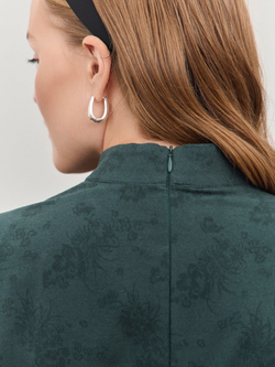 Платье с вшитой манишкой