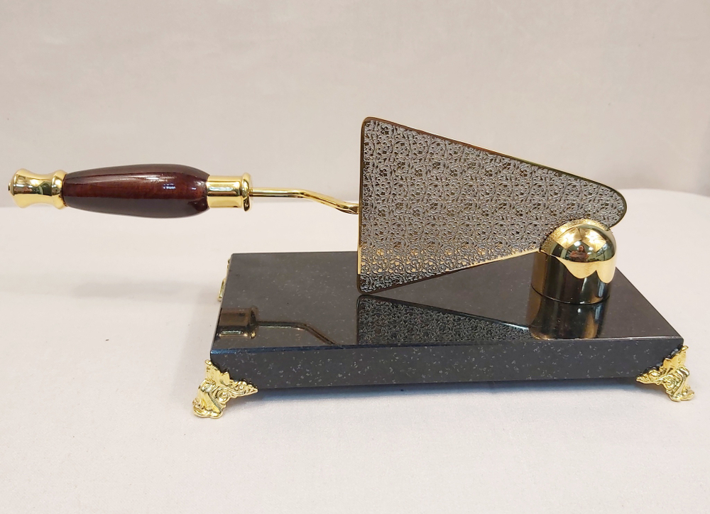 Подарок строителю " Сувенирный мастерок" малый на долерите