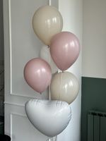 Фонтан из шаров с белым сердцем