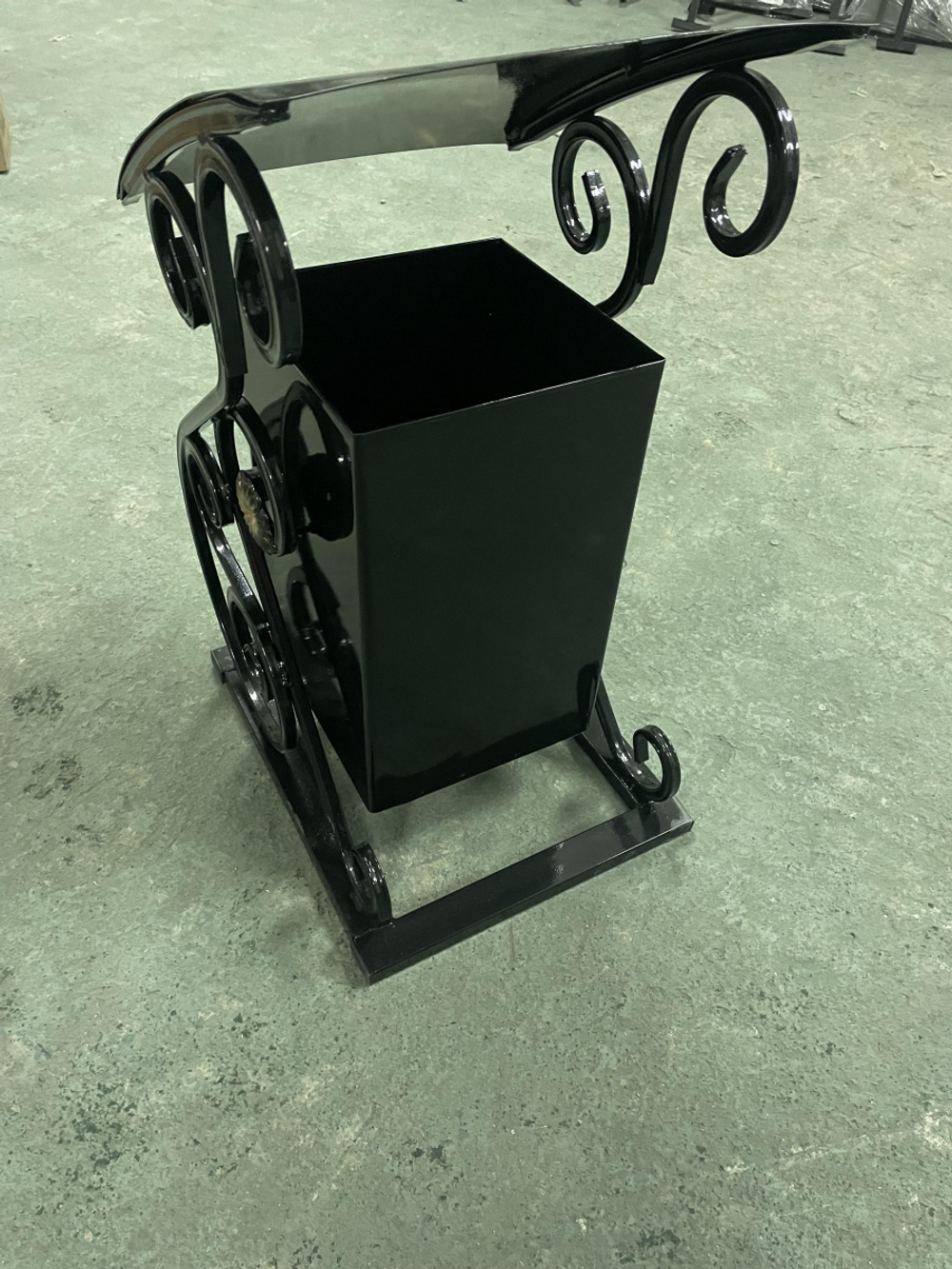 Урна уличная "Лотос под крышей"