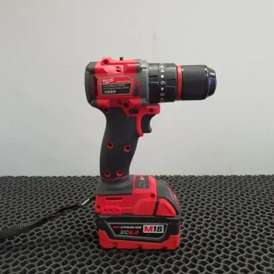 Milwaukee Дрель-шуруповерт, 18 В, 100 Нм, 2 АКБ