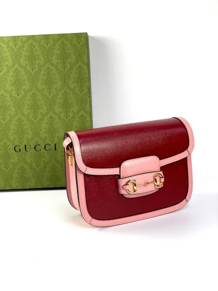 Маленькая сумка на плечо Gucci Horsebit 1955 розовый/темно-красный