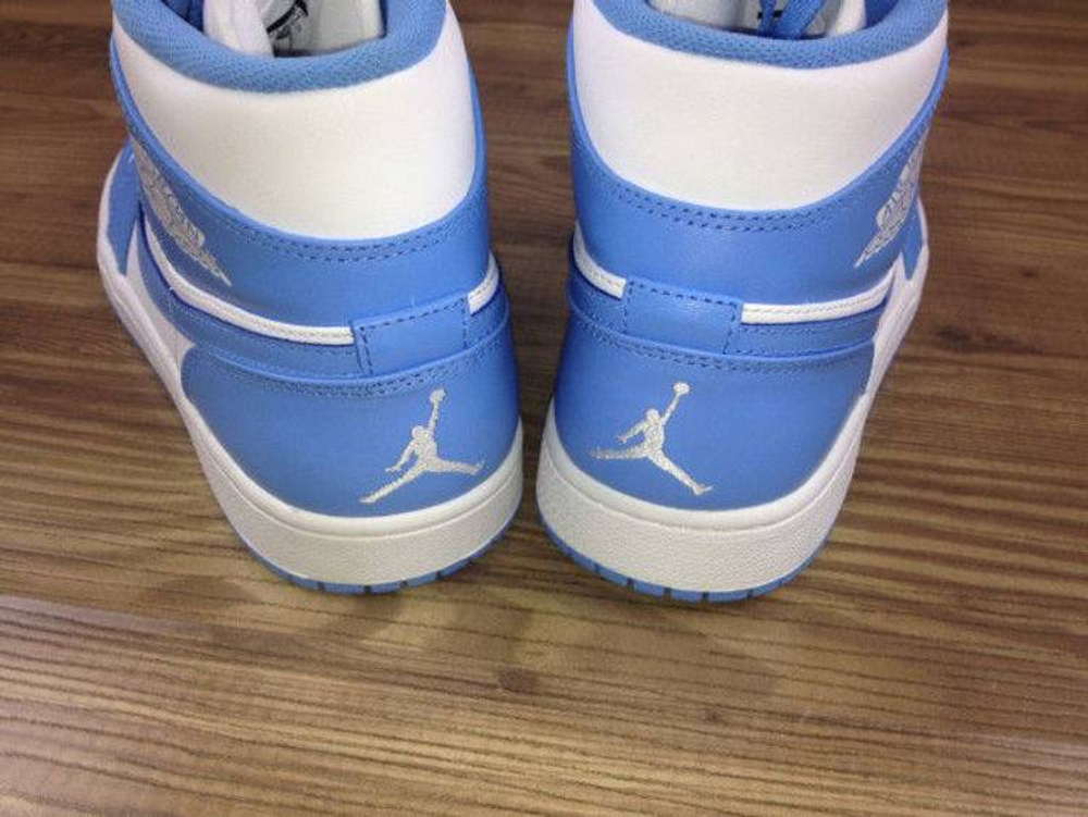 Кроссовки Jordan Air Jordan 1 Retro Mid Unc