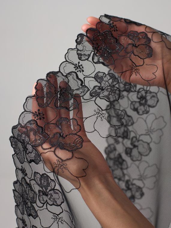 05-164 ОПТ Вышивка на неэл. сетке 21 см, черный/серебро (левая)