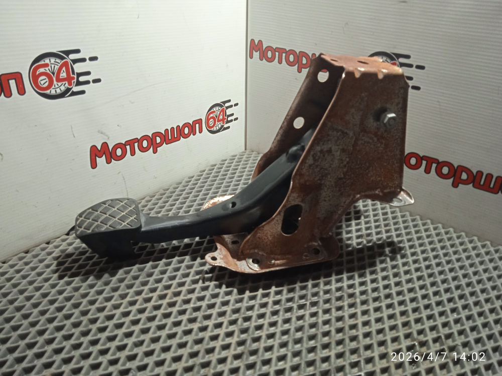 Педаль тормоза с кронштейном Шкода Октавия А5 1,4 BUD Б/У