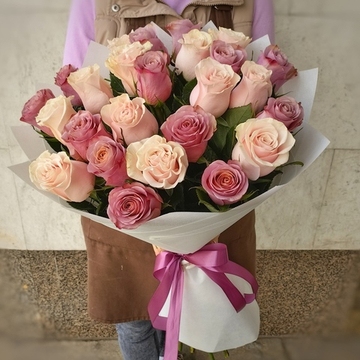Букет из 25 роз в оформлении (Эквадор 60 см)