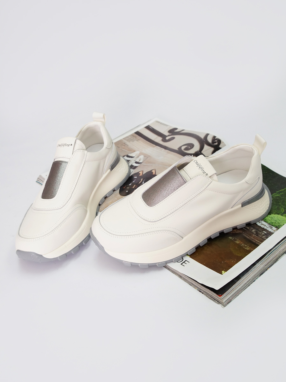 Кроссовки женские демисезонные