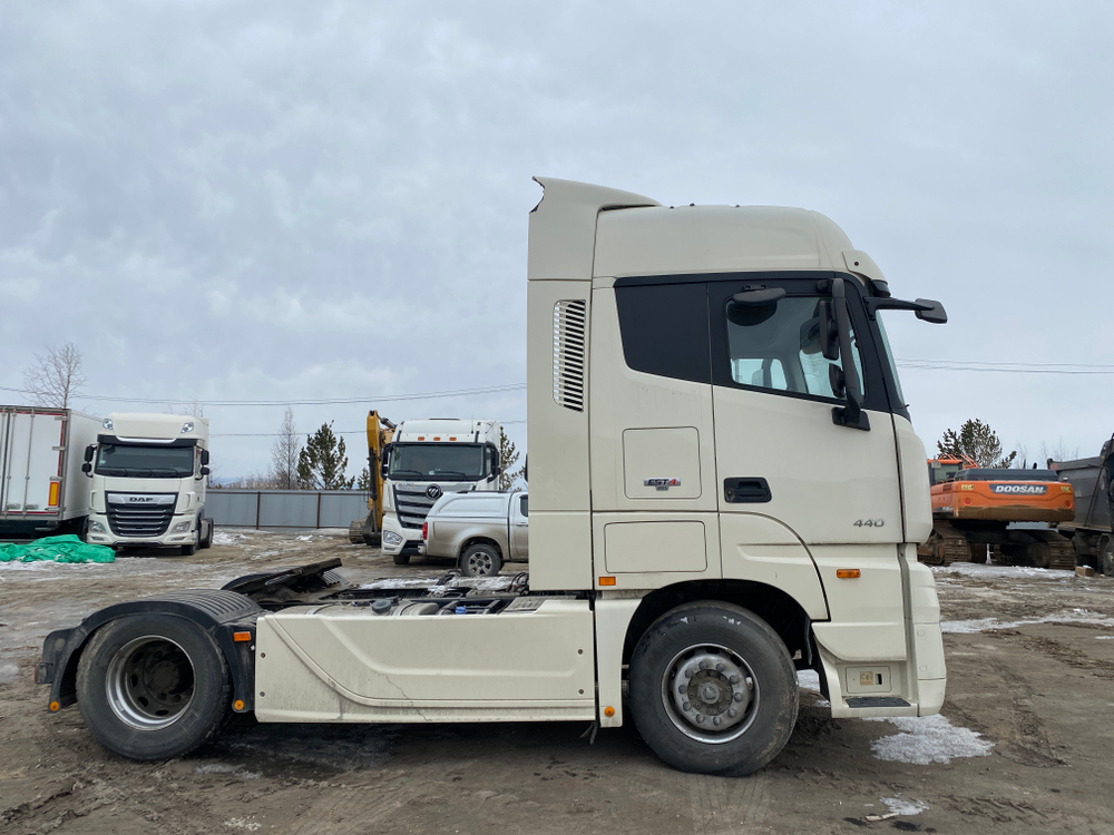Foton AUMAN 4x2 Седельный тягач EST A 1844 MT (Дизельный, 11,8 л, МТ, 450 л.с.)