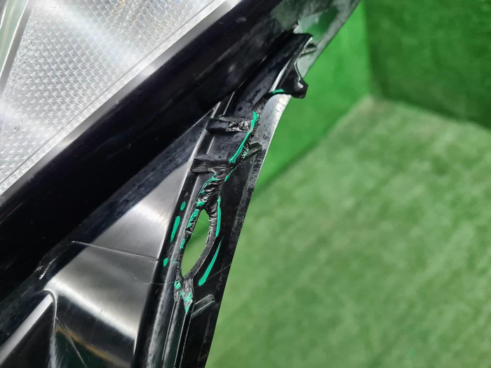 Стекло фары левое Toyota Camry xv70 (2017-н.в.)