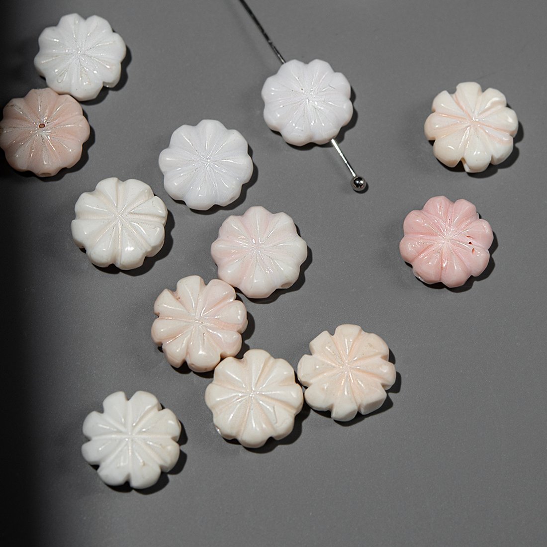 Цветочки из раковины розовой королевской ракушки, 12мм