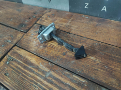 Ограничитель двери задний Mazda 3 (BK) 02-09 Б/У Оригинал BP4K72270E