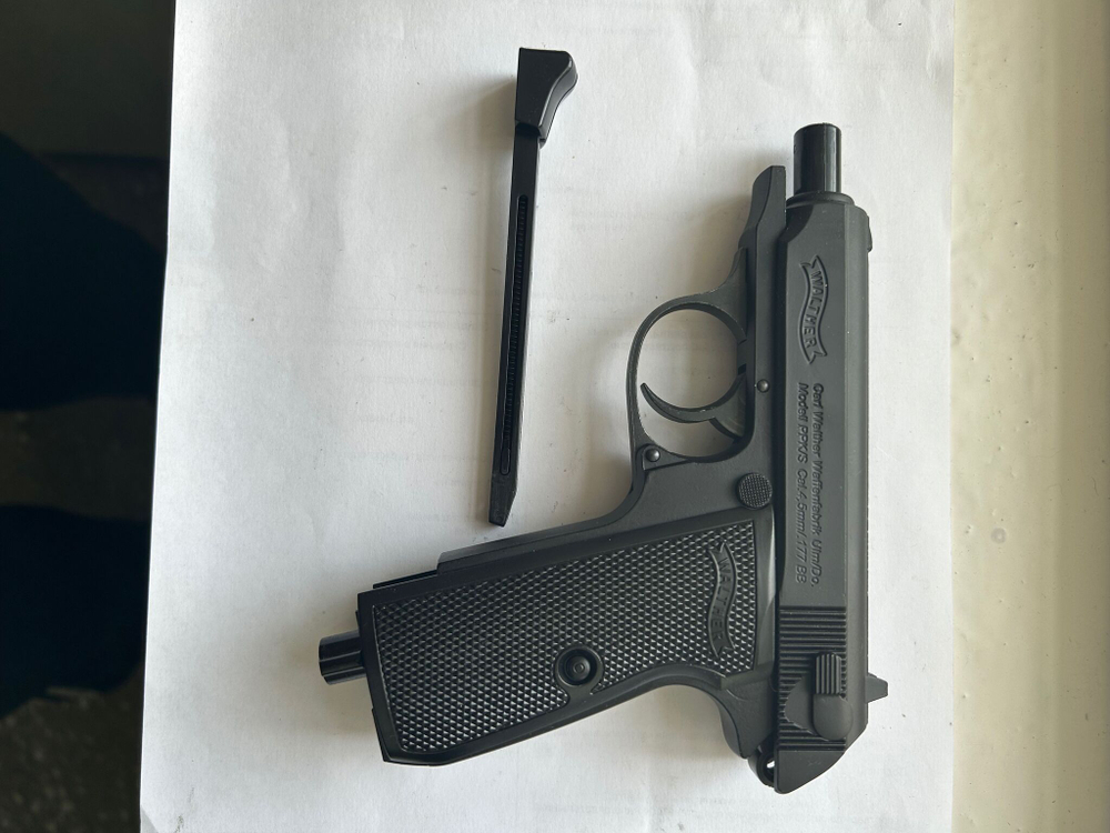 Пневматический пистолет P08