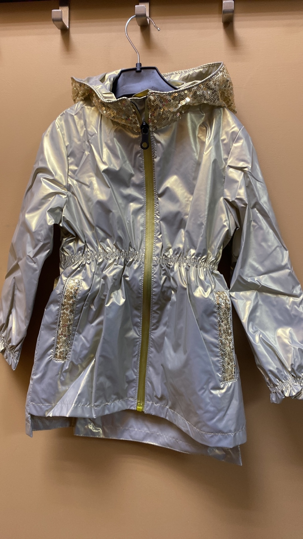 Ветровка на девочку с пайетками золотистая, рост 104 см