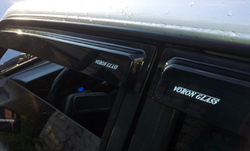 Ветровик (000235) FORD FUSION 2002-2012 /накладные/ скотч /к-т 4 шт./ Прочий VORON GLASS (Samurai)