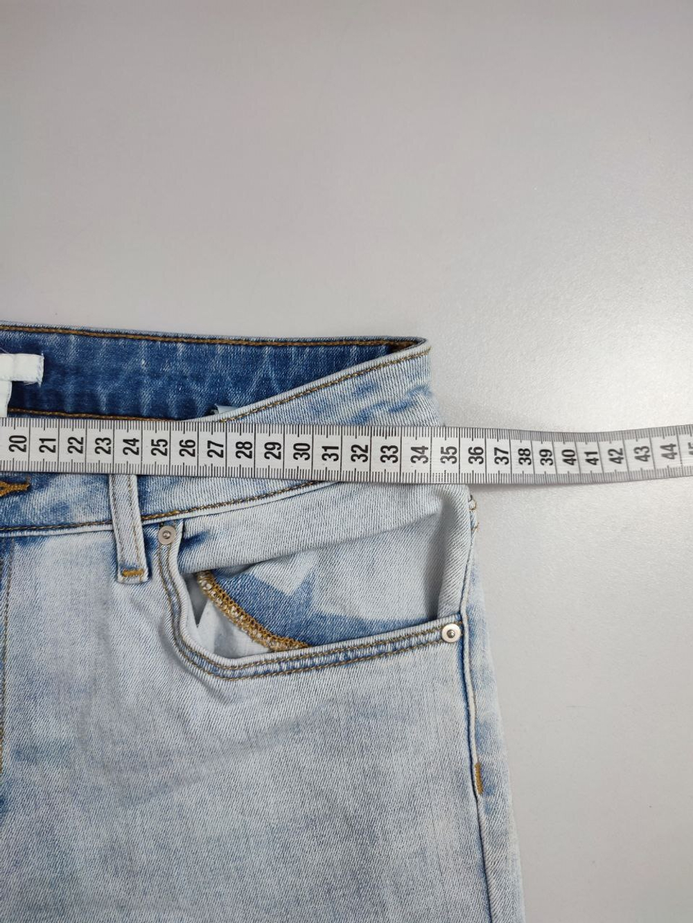 Джинсы H&M  голубые 44 размер