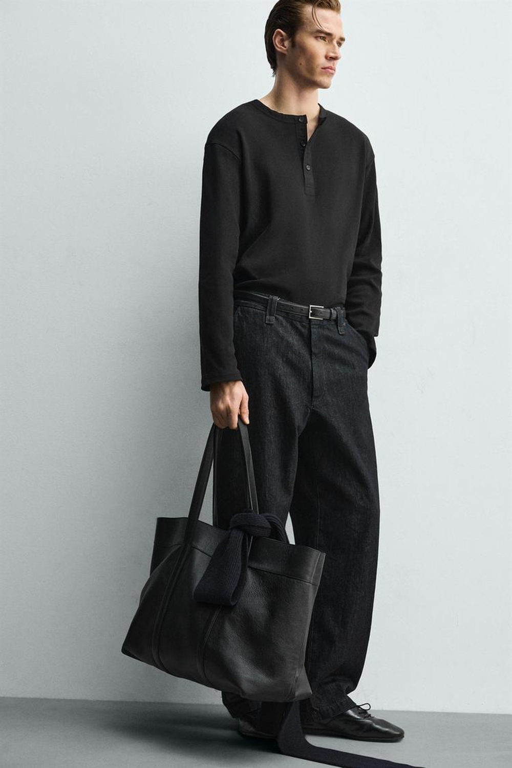 ZARA ФУТБОЛКА В РУБЧИК С ВОРОТНИКОМ НА КНОПКАХ, ЧЕРНЫЙ