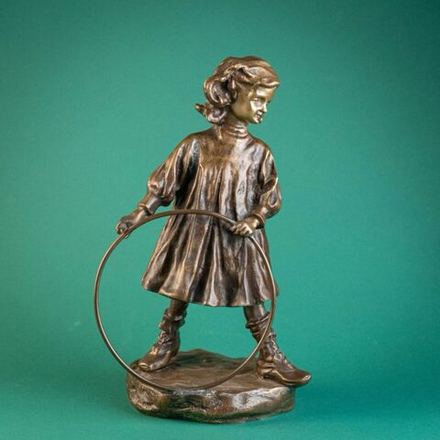 Винтаж: Бронзовая скульптура «ДЕВОЧКА С ОБРУЧЕМ»