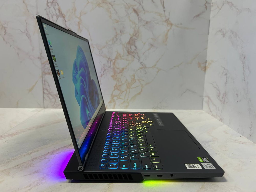 Ноутбук Lenovo Legion 7-15IMHg05 Intel Core i7 10875Н 2.3 ГГц/16 ГБ/1024 ГБ SSD/nVidia GeForce RTX 2070 8 ГБ Max-Q Design/Windows 11 Домашняя/15.6"/1920x1080 пикс. 144Hz