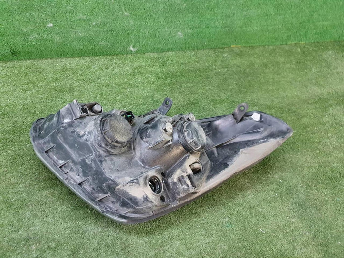 Фара правая Hyundai Grand Starex H1 (2007-2018) галоген